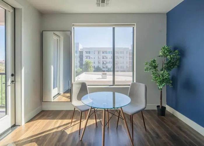 Apartment Dt 1bd With Pool Gym Parking Wd *