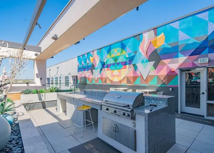 Dt 1bd With Pool Gym Parking Wd *