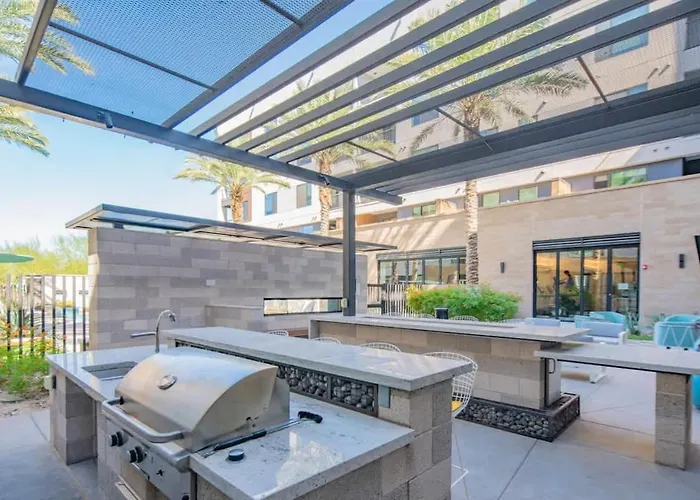Apartment Dt 1bd With Pool Gym Parking Wd *
