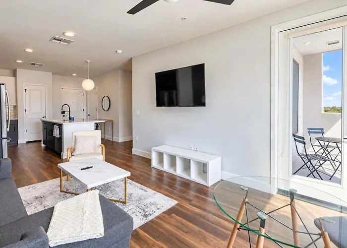 Apartment Dt 1bd With Pool Gym Parking Wd
