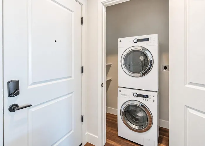 Dt 1bd With Pool Gym Parking Wd Apartment